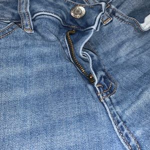 Authentic American Eagle blue ripped jeans